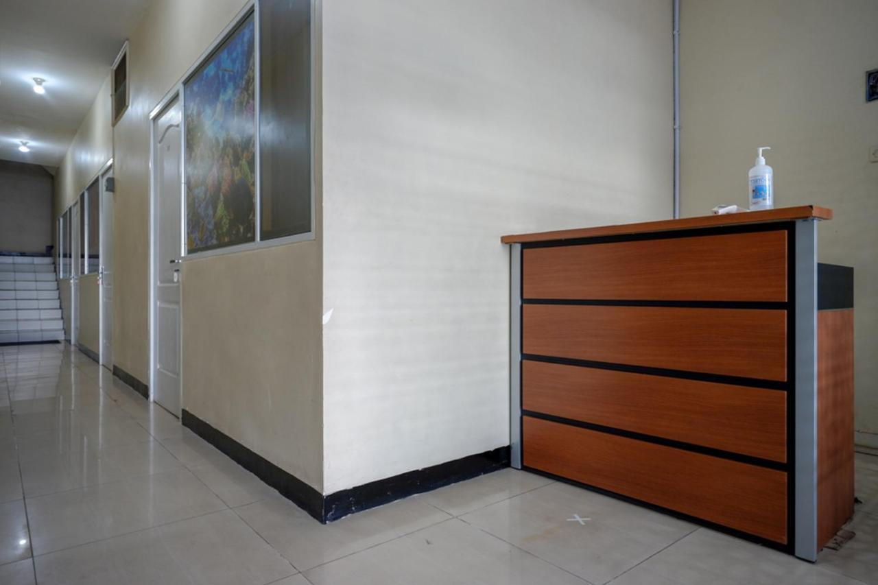 Reddoorz Near Universitas Diponegoro Semarang 2 Exterior foto